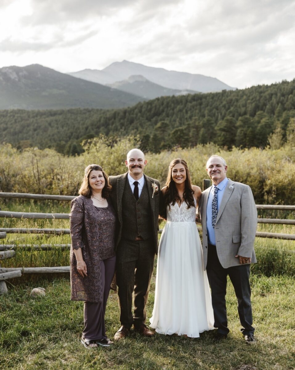 The Schneider family at Sara and Landon's wedding